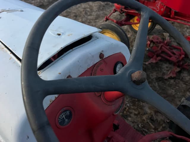 Image of Ford 8N equipment image 3