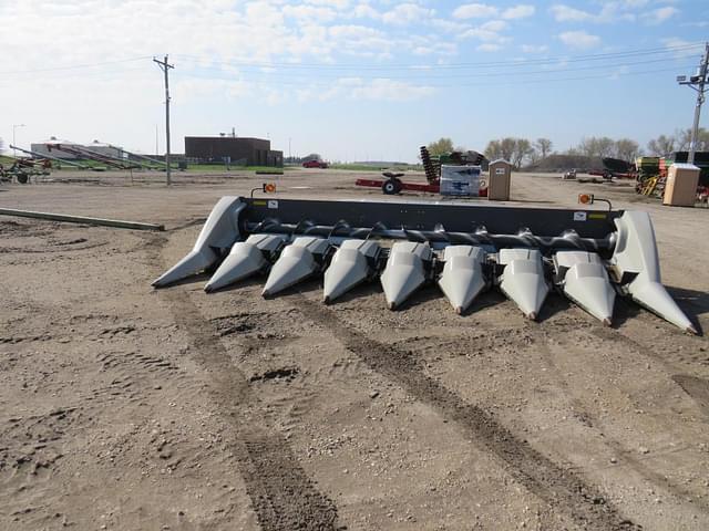 Image of Gleaner 830 equipment image 1