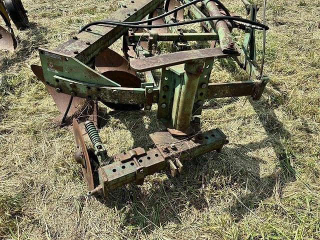 Image of Oliver 566 equipment image 1