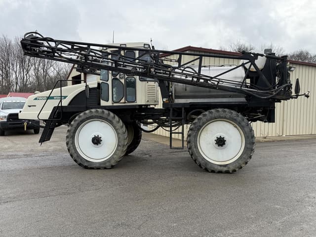 Image of Willmar 7200 equipment image 3
