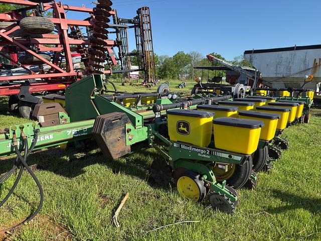 Image of John Deere 7200 equipment image 1