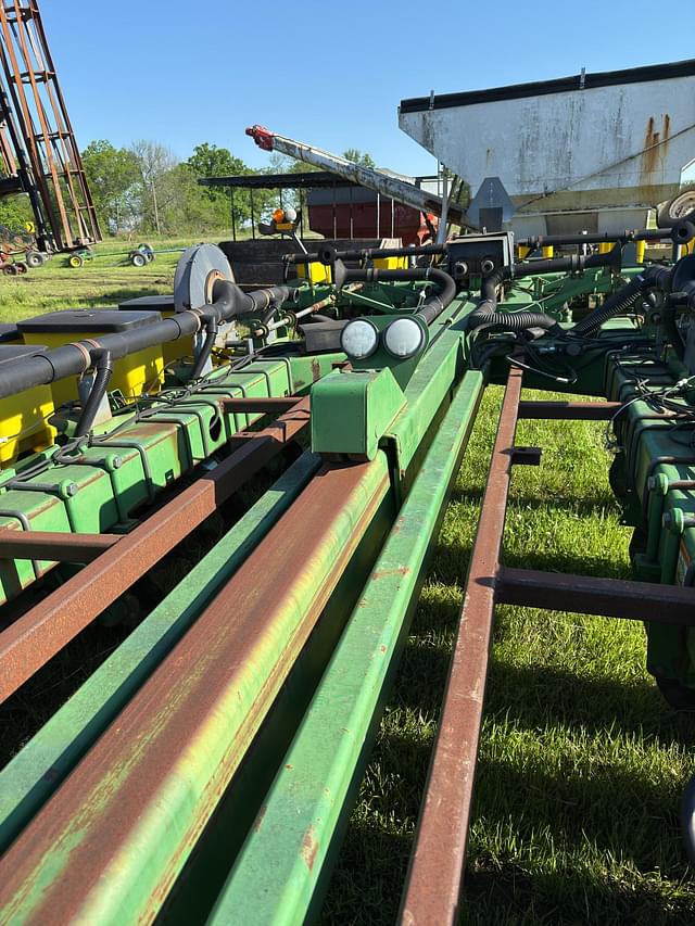 Image of John Deere 7200 equipment image 2