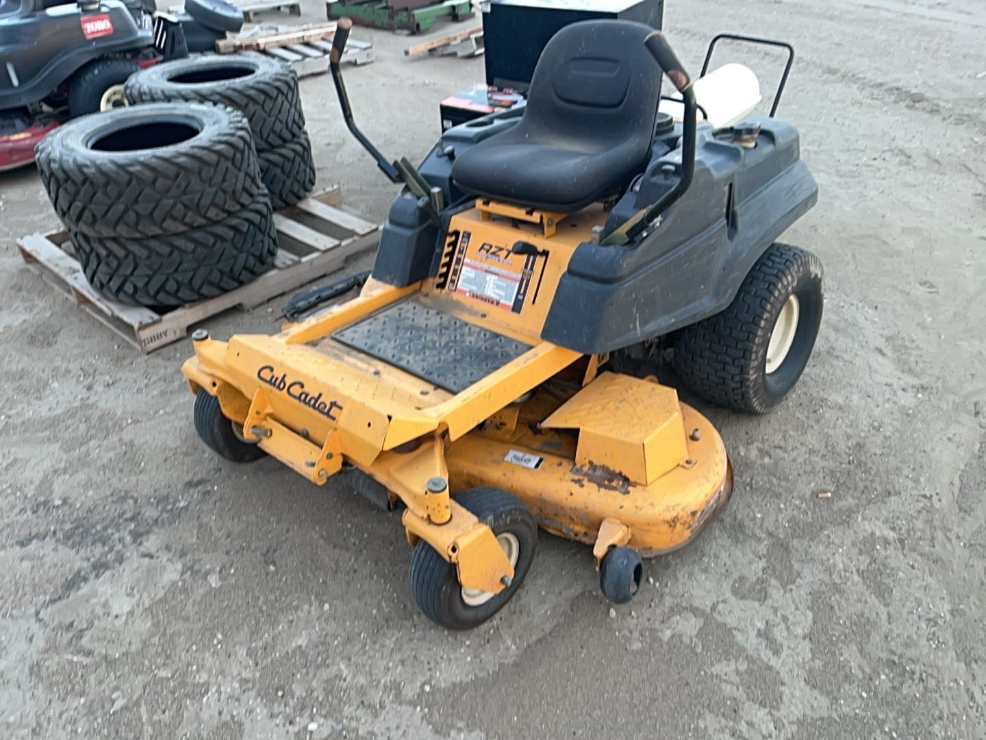 Cub Cadet RZT Equipment Image0
