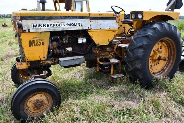 Image of Minneapolis-Moline M670 equipment image 1