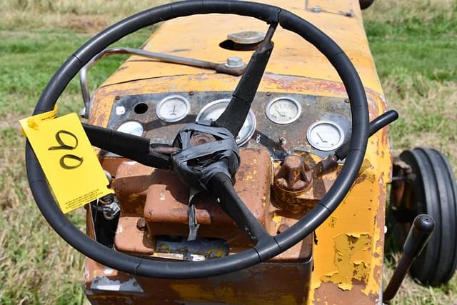 Image of Minneapolis-Moline M670 equipment image 2