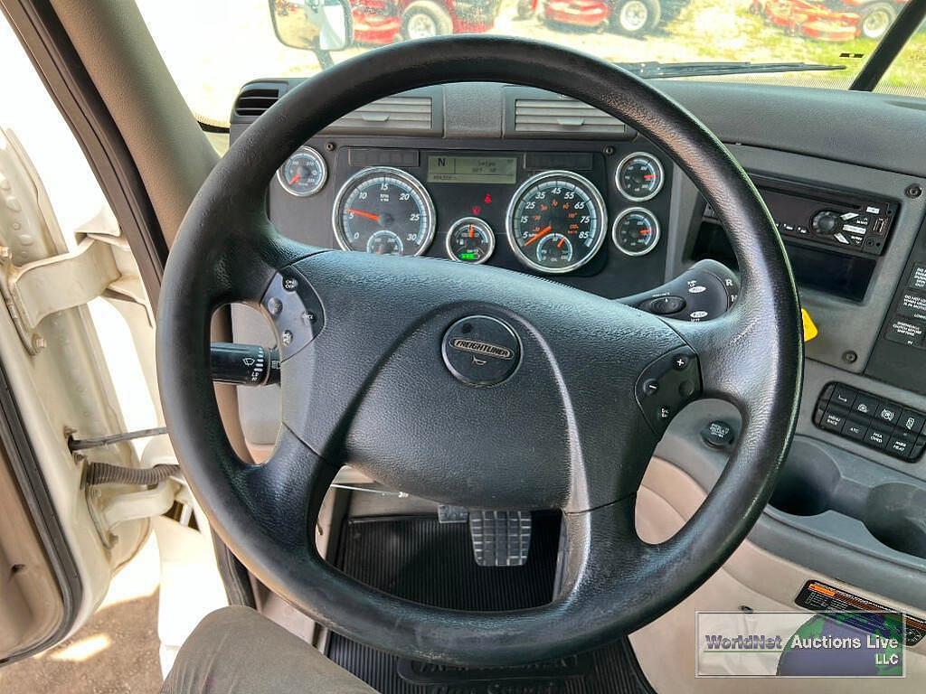 Main image Freightliner Cascadia 125 15