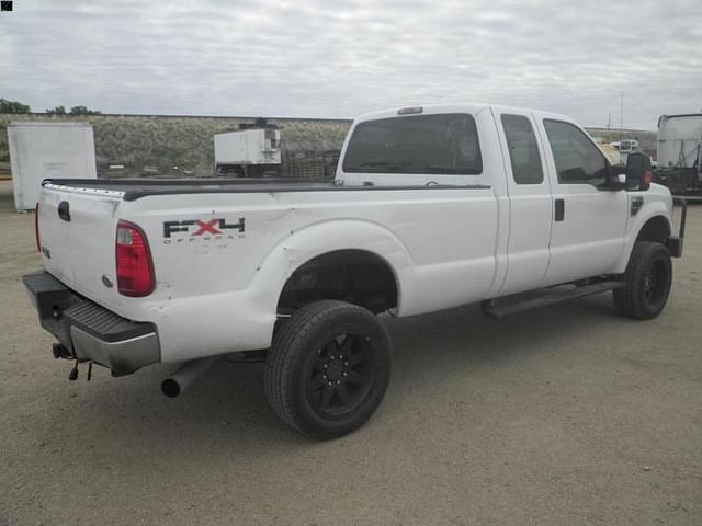 Image of Ford F-350 equipment image 4