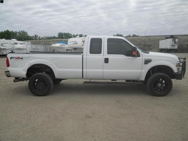 Image of Ford F-350 equipment image 3