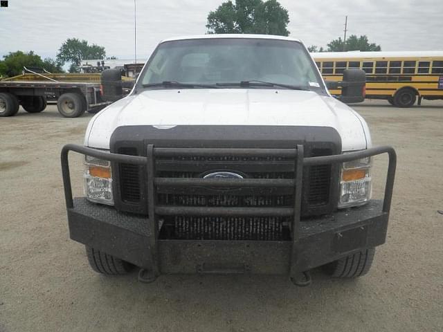 Image of Ford F-350 equipment image 1