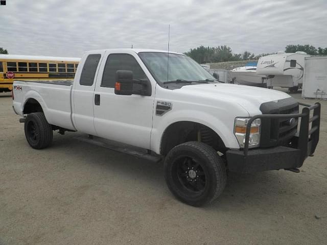 Image of Ford F-350 equipment image 2