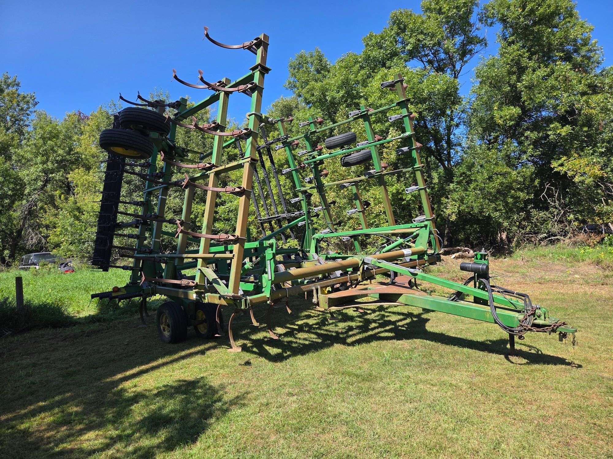 John Deere 2210 Equipment Image0