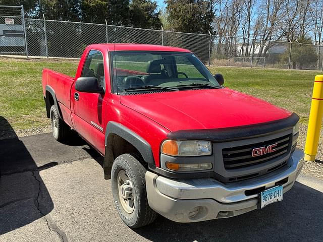 Image of GMC 2500HD equipment image 3