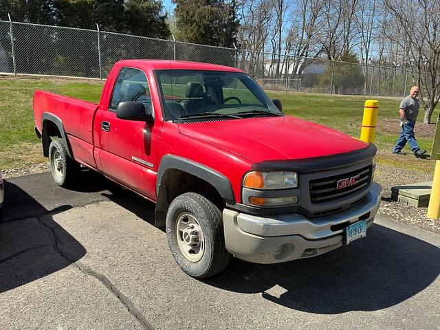 Image of GMC 2500HD equipment image 2