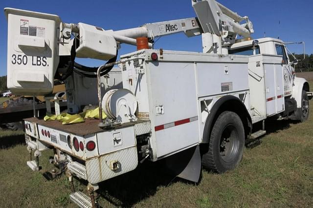 Image of International 4700 equipment image 3