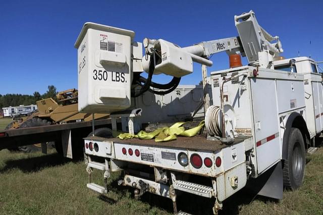 Image of International 4700 equipment image 4