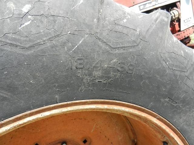 Image of Farmall 806 equipment image 4