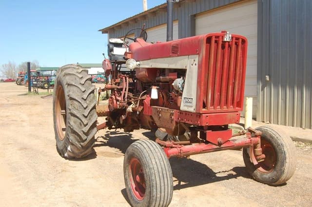 Image of International Harvester 806 equipment image 1
