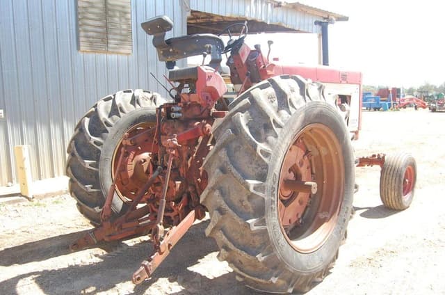 Image of International Harvester 806 equipment image 2