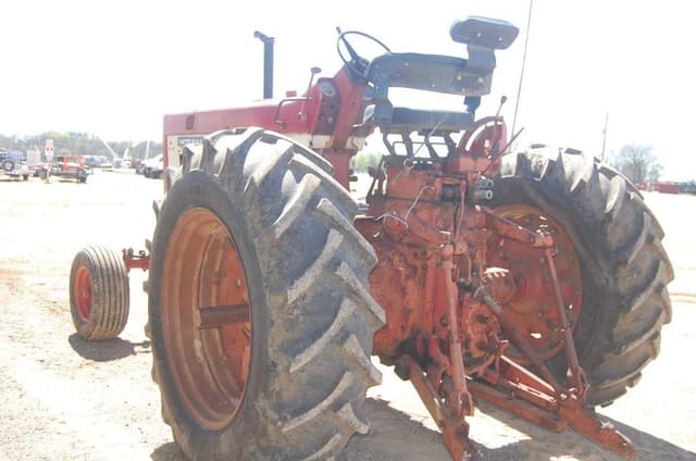 Image of International Harvester 806 equipment image 3