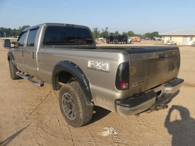 Image of Ford F-350 equipment image 3
