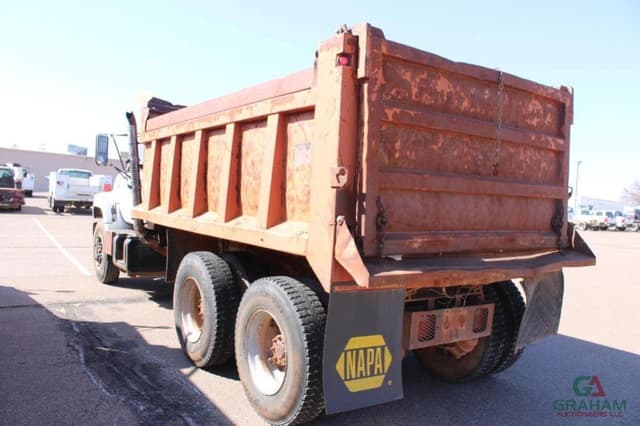 Image of GMC Topkick equipment image 3