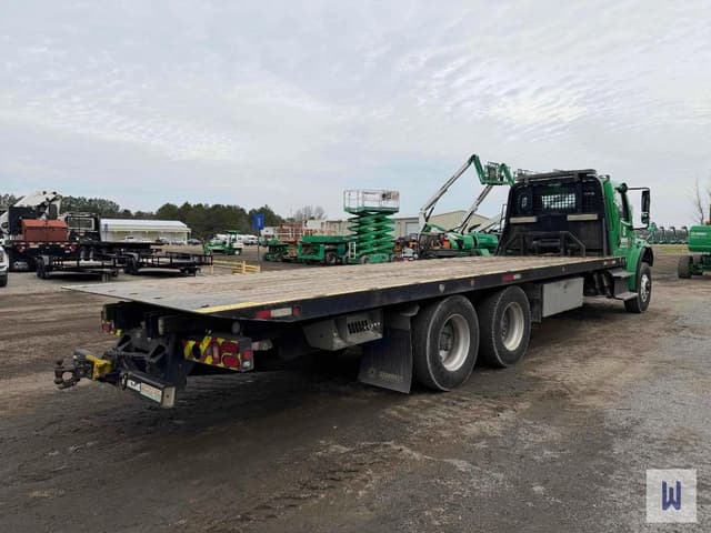 Image of Freightliner M2 106 equipment image 3