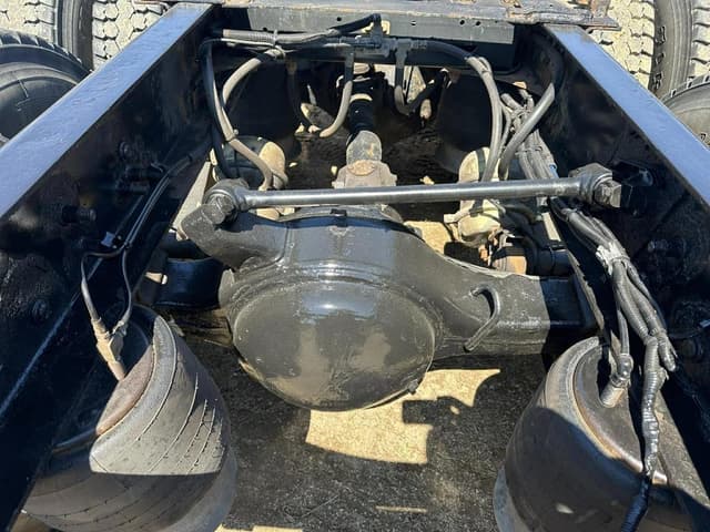 Image of Freightliner Columbia equipment image 4