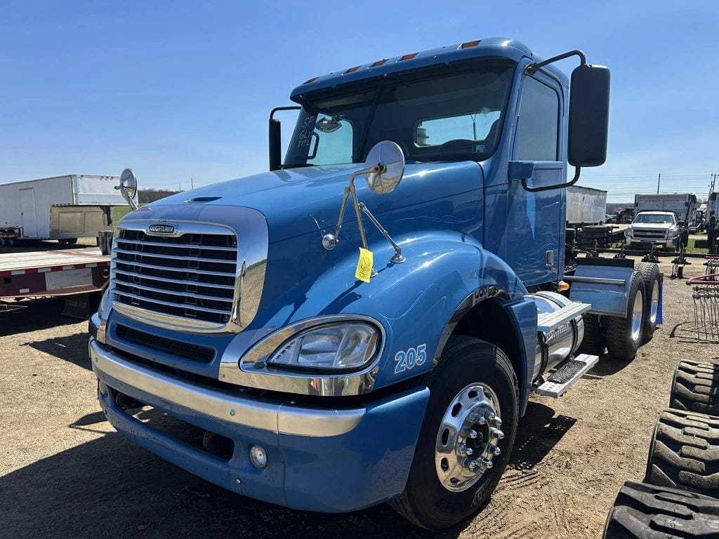 2013 Freightliner Columbia Equipment Image0