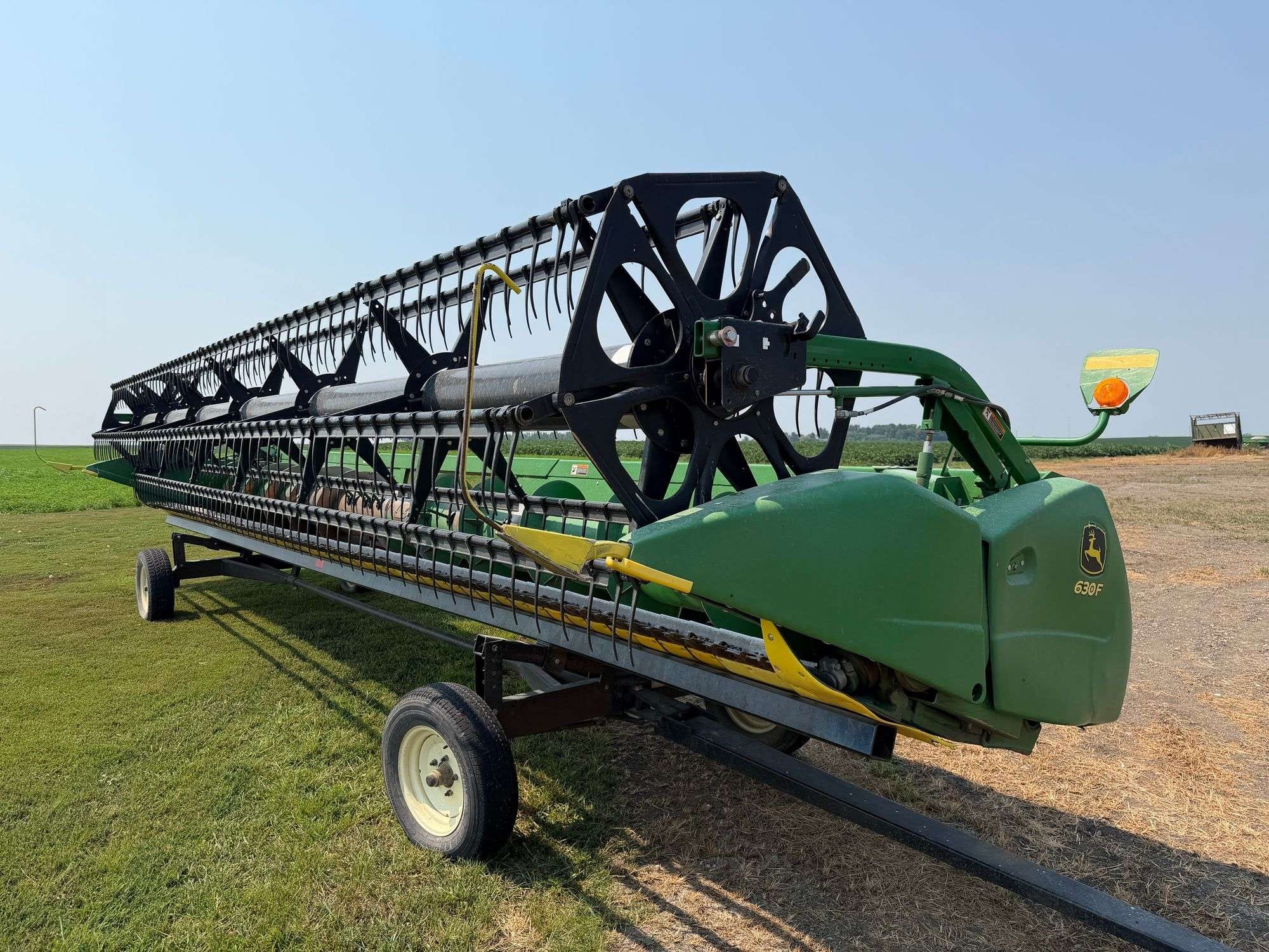 John Deere 630F Equipment Image0