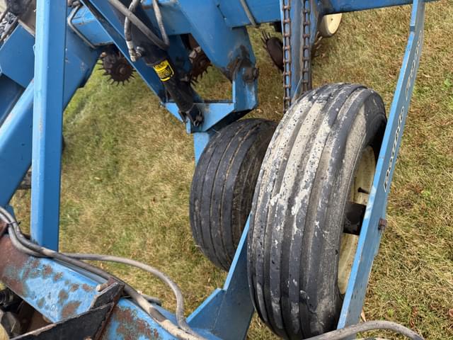 Image of Kinze DF equipment image 2