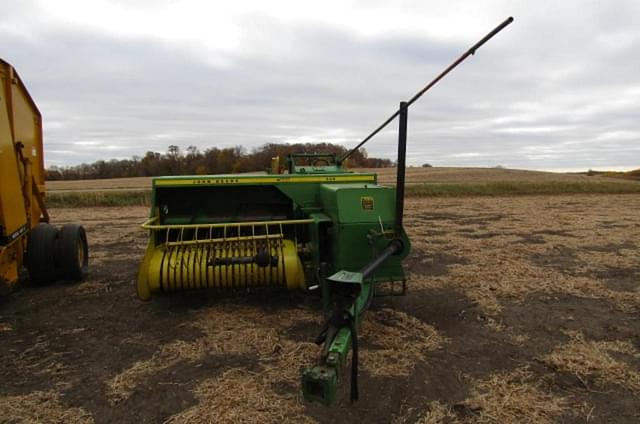 Image of John Deere 336 equipment image 2