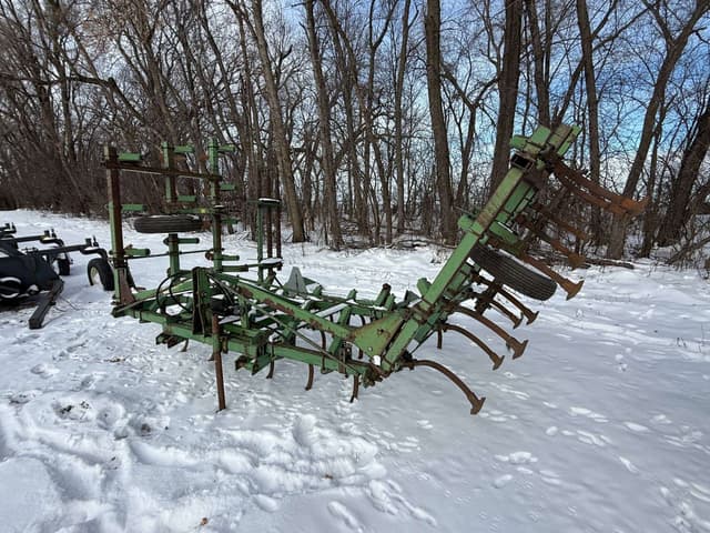 Image of John Deere 1100 equipment image 2