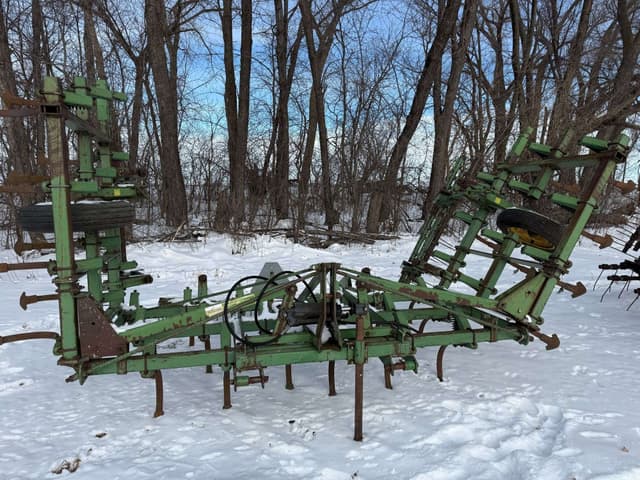 Image of John Deere 1100 equipment image 1