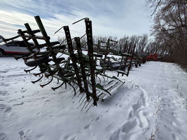 Image of John Deere 1100 equipment image 3