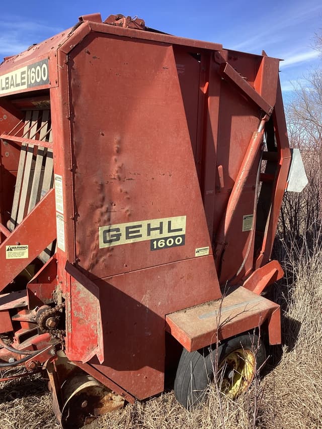 Image of Gehl 1600 equipment image 2