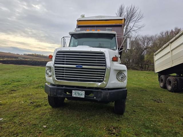 Image of Ford L8000 equipment image 2