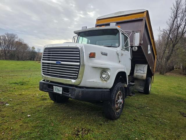 Image of Ford L8000 equipment image 1