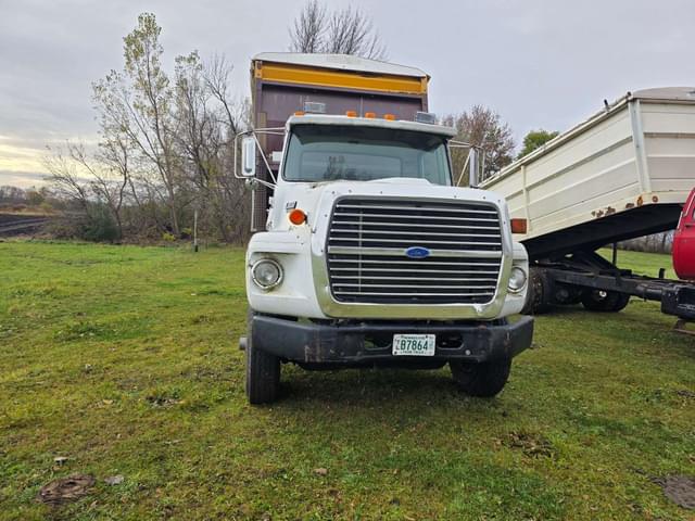 Image of Ford L8000 equipment image 3