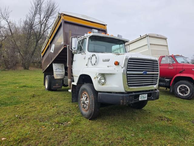 Image of Ford L8000 equipment image 4