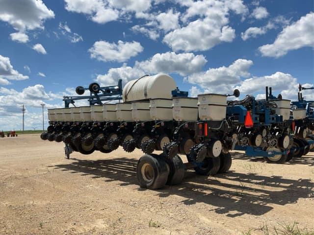 Image of Kinze 3700 equipment image 3