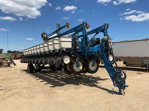 2001 Kinze 3700 Image