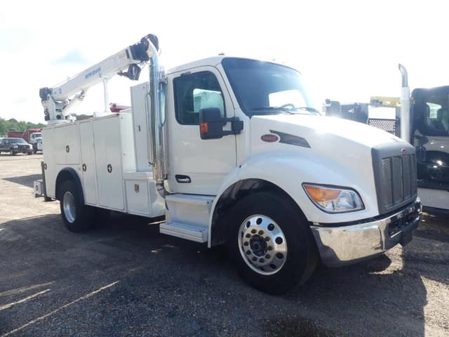 Image of Peterbilt 536 equipment image 1
