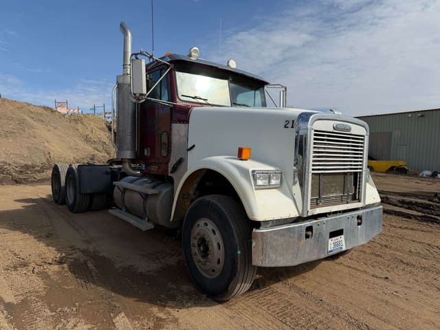 Image of Freightliner Classic equipment image 3
