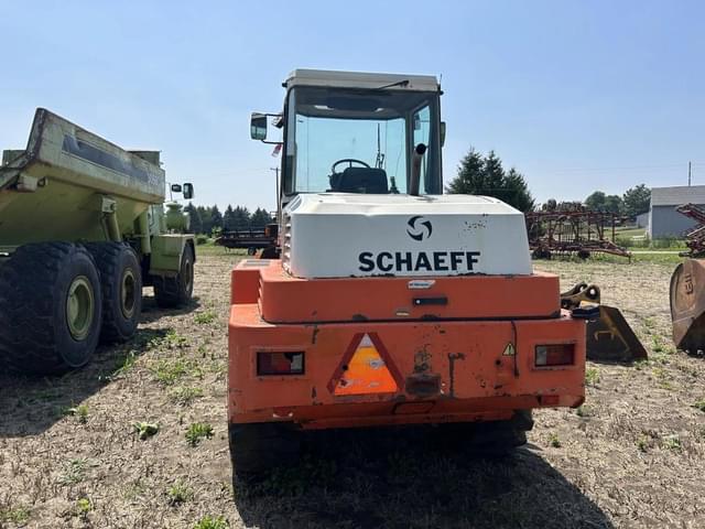 Image of Schaeff SKL863 equipment image 3