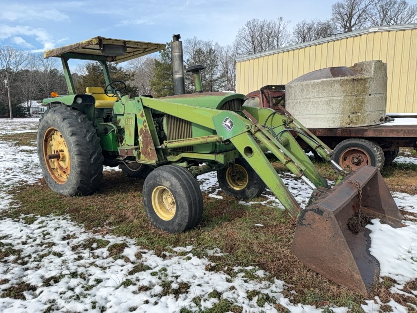 John Deere 4320 Equipment Image0