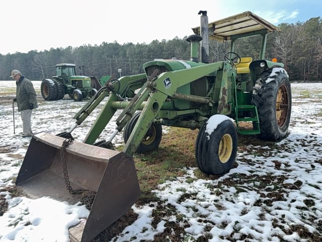 Image of John Deere 4320 equipment image 2