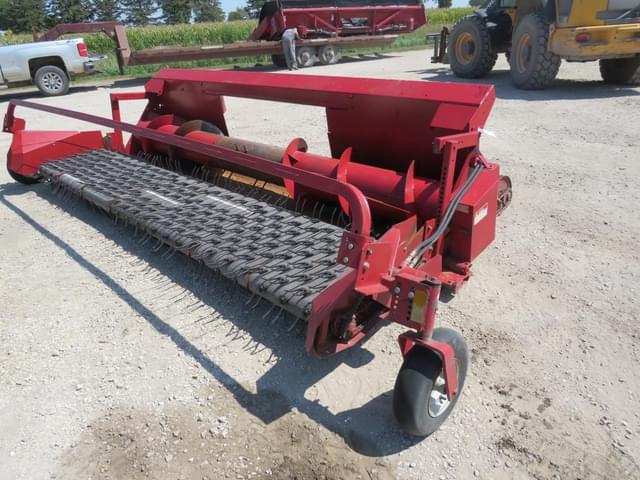 Image of International Harvester 810 equipment image 1