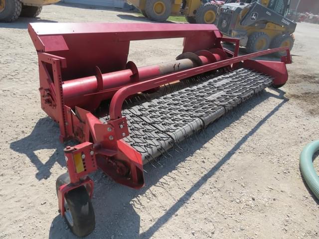 Image of International Harvester 810 equipment image 2
