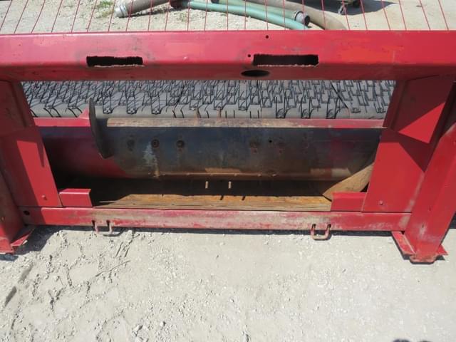 Image of International Harvester 810 equipment image 4