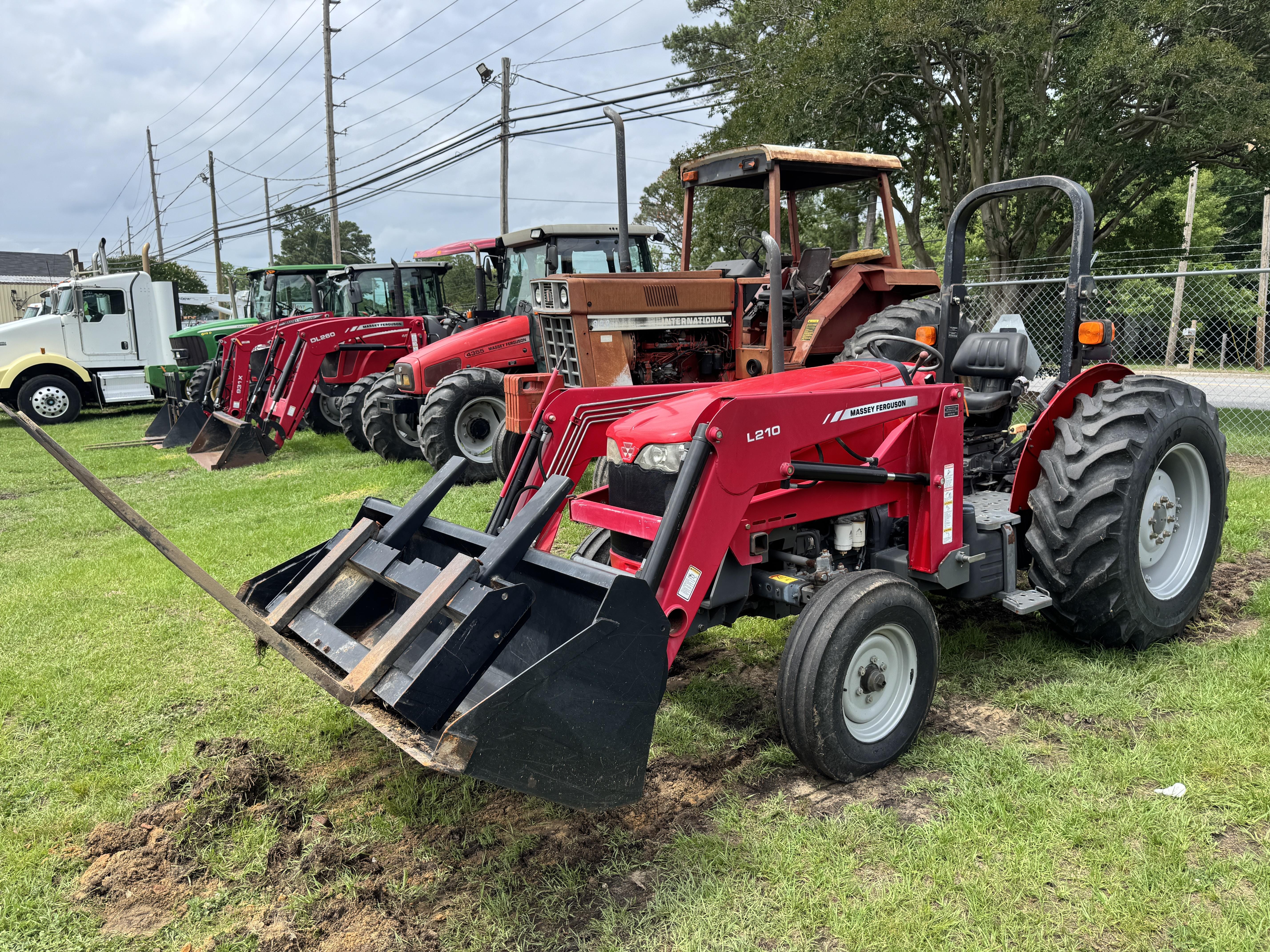 2010 Massey Ferguson 2635 Equipment Image0